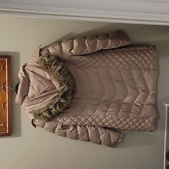 Kenneth Cole winter jacket with hood - Picture 3 of 3